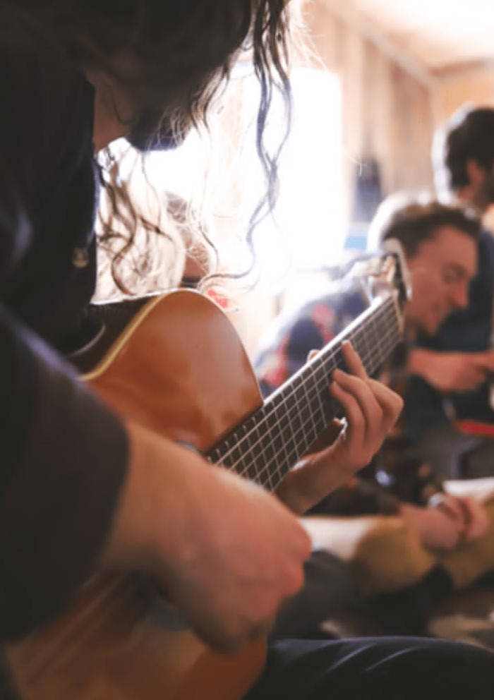 Image de yannick a la guitare